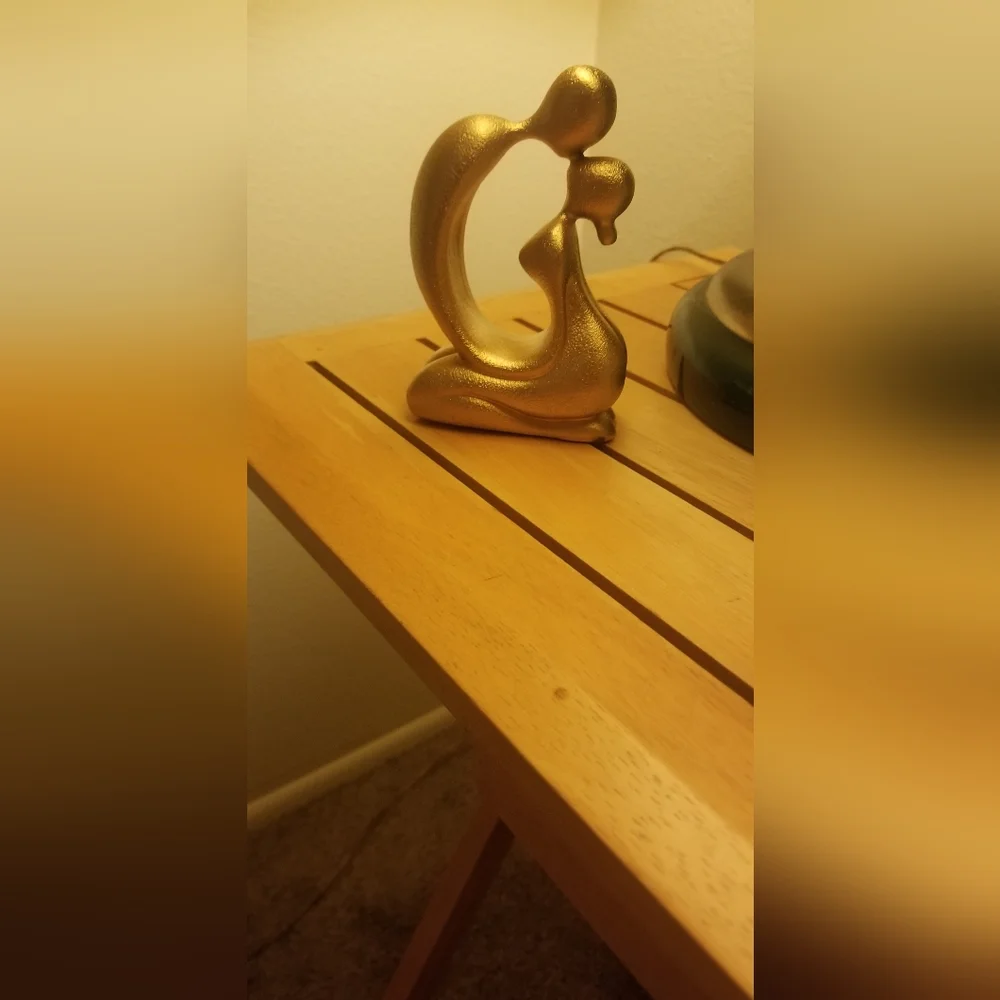 Kissing Couple - Picture 2 of 2